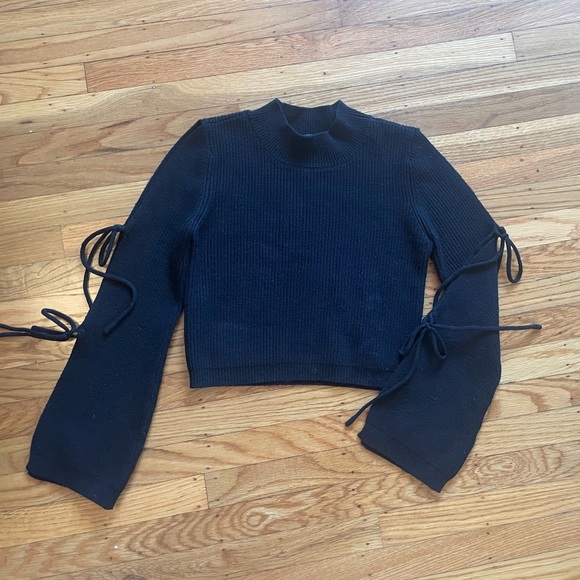 Lulus black flutter sleeve cropped sweater XS - Picture 3 of 6